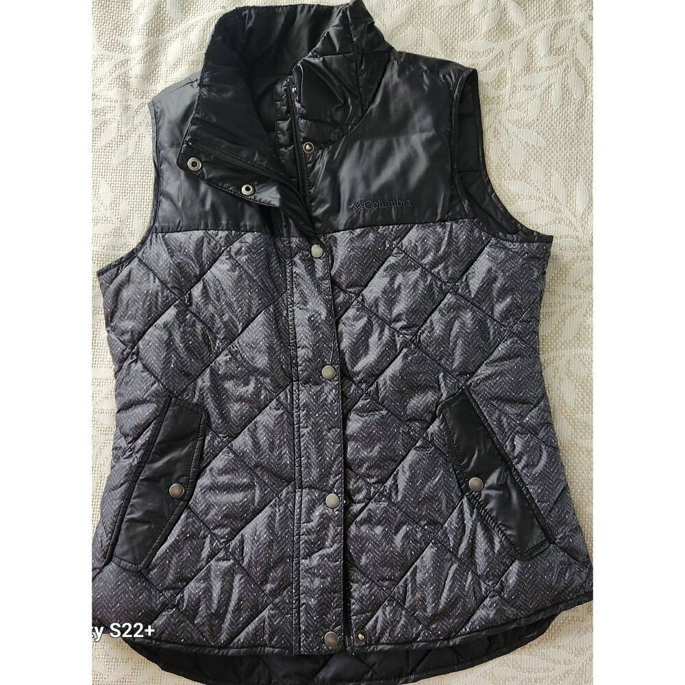 V18  Columbia Sportswear Co. quilted vest